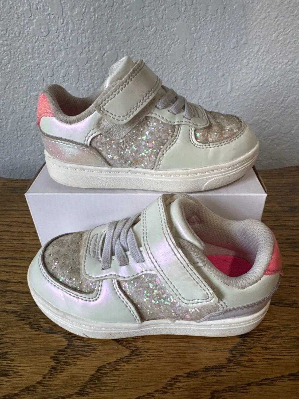 Cat & jack Girls hook and loop Sneakers Shoes toddler girls size 8